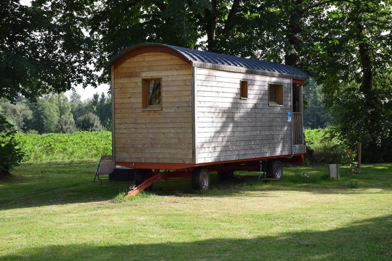 Roulotte La Pitchoune Bed & Breakfast Berdoues Exterior foto